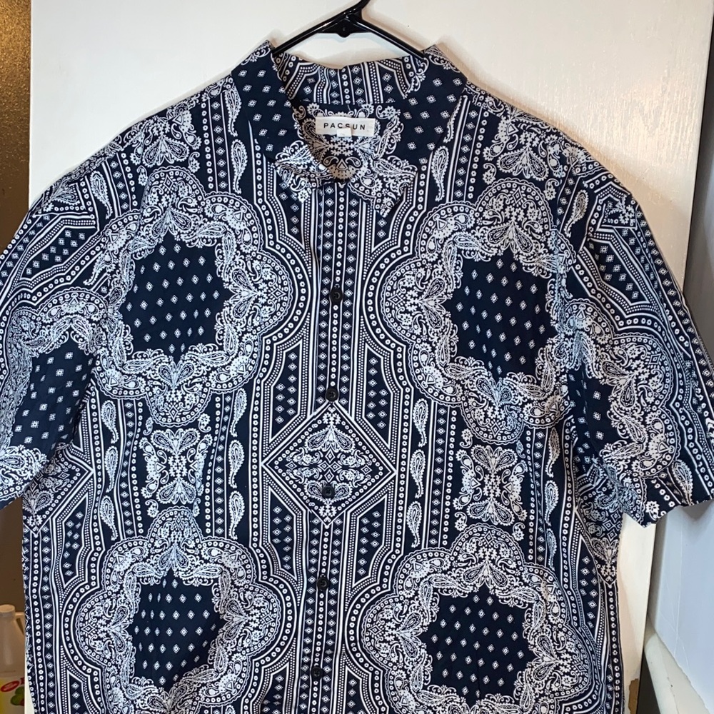 PacSun Dark Blue and White Paisley Men's Shirt